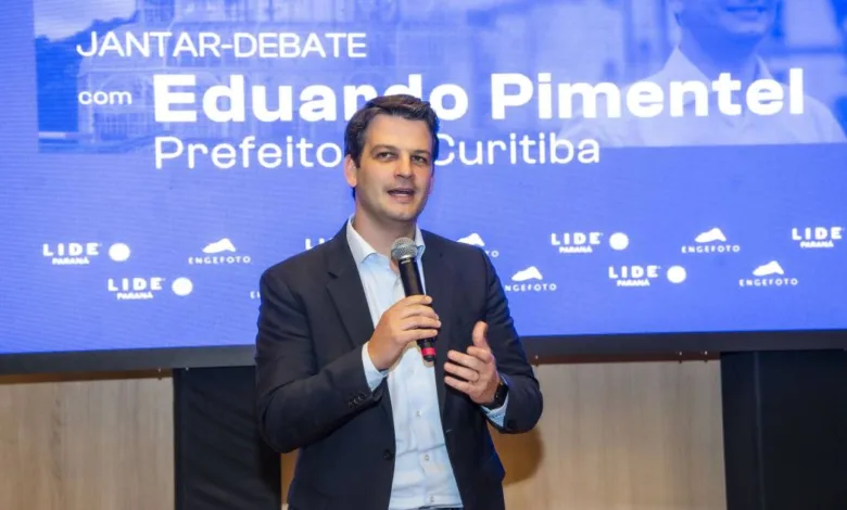 O prefeito de Curitiba, Eduardo Pimentel, em evento oficial.