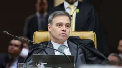 O ministro André Mendonça durante sessão do STF