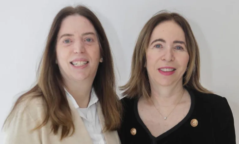Marcia e Monica Felmanas em imagem de divulgação.