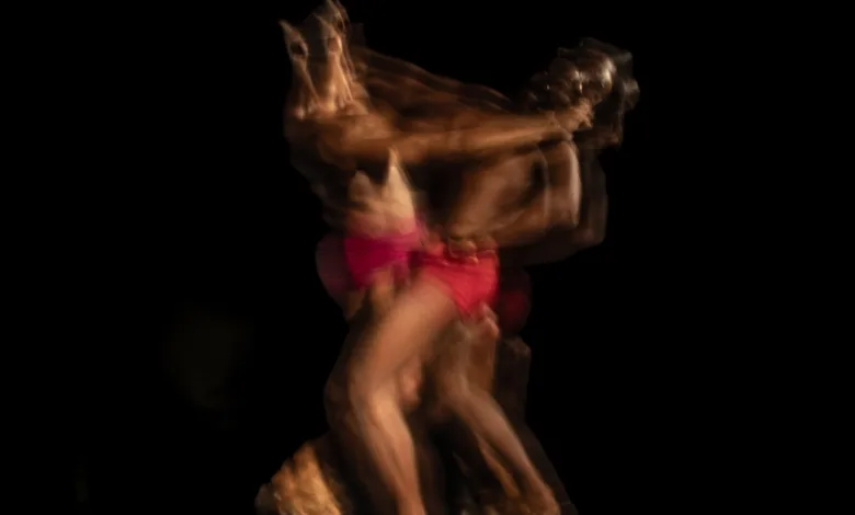 Cena do espetáculo de dança Cabeça Quente