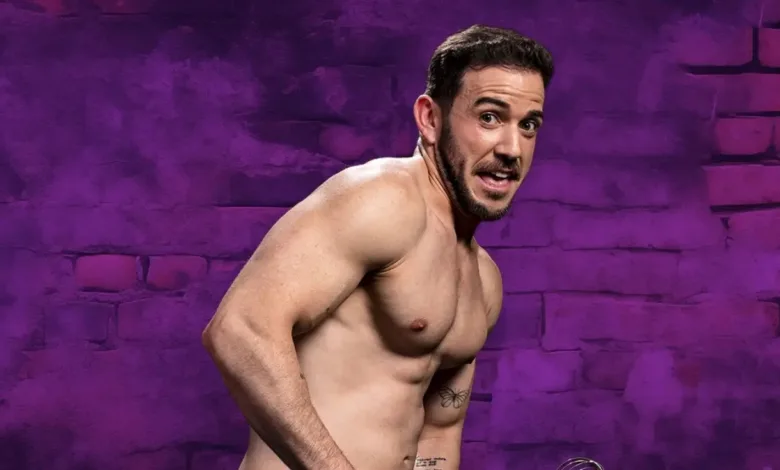 Elenco do musical Naked Boys Singing em divulgação para nova temporada em São Paulo
