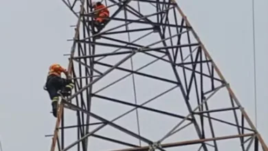 Resgate de criança em torre de transmissão de energia