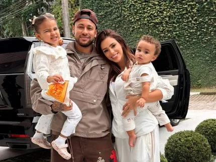 Neymar e Bruna Biancardi juntos em momento em família