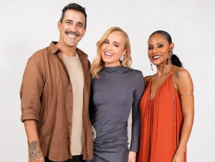 Angélica ao lado de convidados e equipe em seu programa