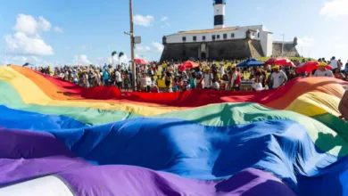 Público reunido em Parada do Orgulho LGBT+
