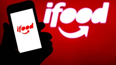 Aplicativo do iFood em smartphone