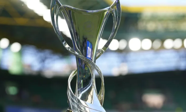 Taça da Champions League Feminina em destaque.