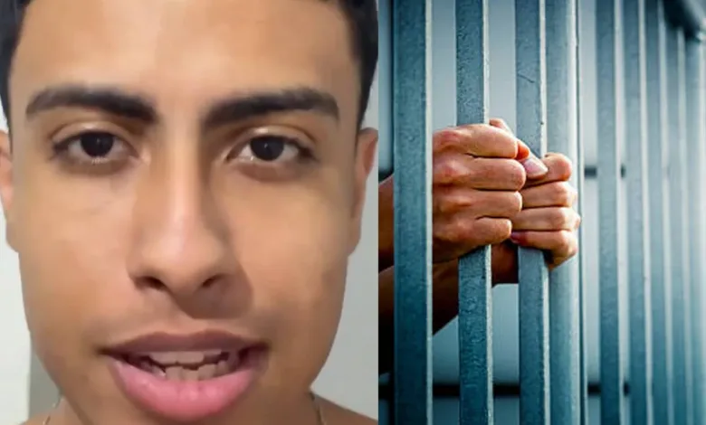 Homem olhando para a câmera em gravação de vídeo