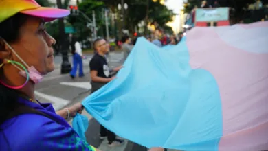 Manifestantes na Marcha do Orgulho Trans