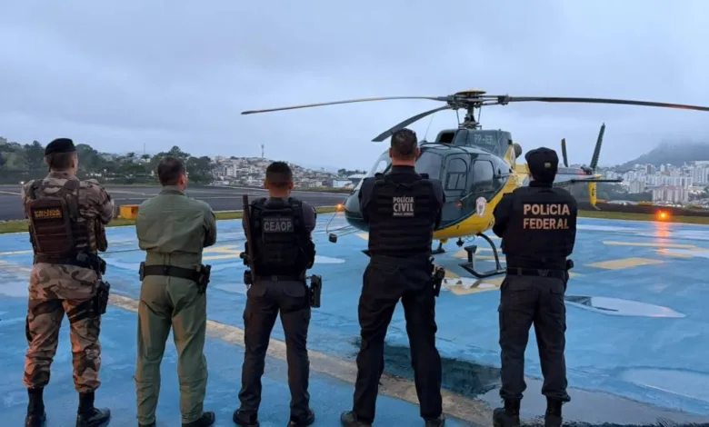 Agentes da Polícia Federal em operação contra o crime organizado