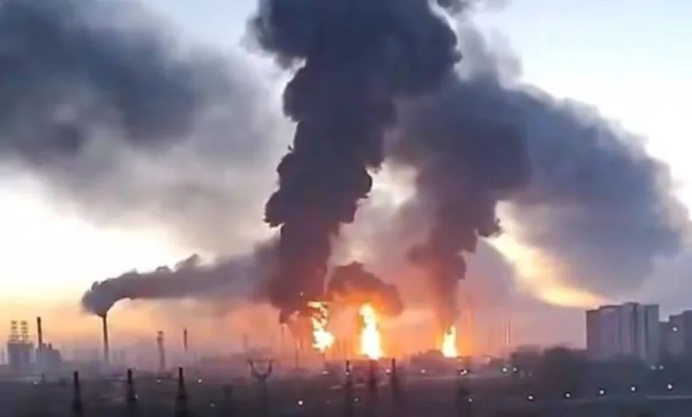 Fumaça em refinaria russa após ataque