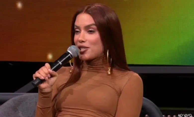 Anitta durante participação no programa Estrelas da Casa