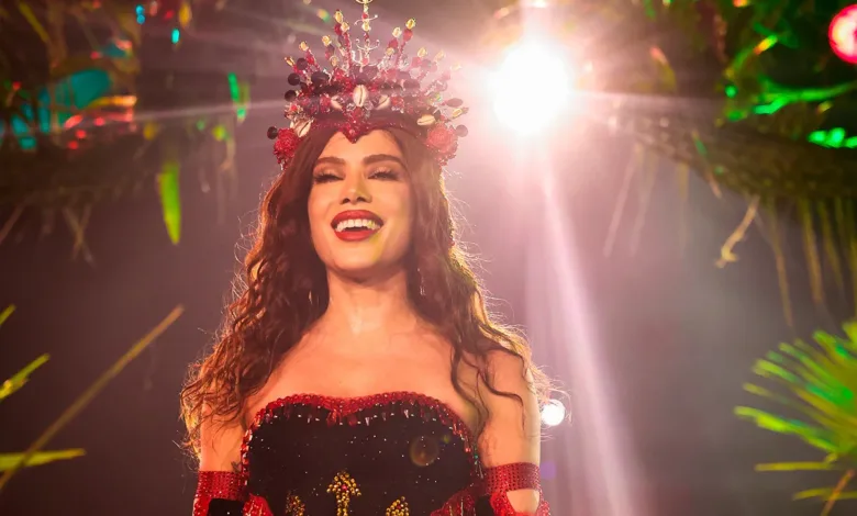 Anitta durante evento na Grande Rio