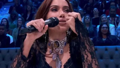 A cantora Anitta participando como jurada no programa Domingão com Huck.