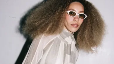 Modelo Mikaela Gomes desfilando no Metrópoles Catwalk