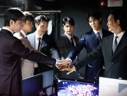 Integrantes do espetáculo sul-coreano Too Hot Show