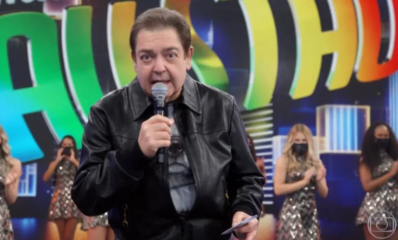 O apresentador Fausto Silva em estúdio