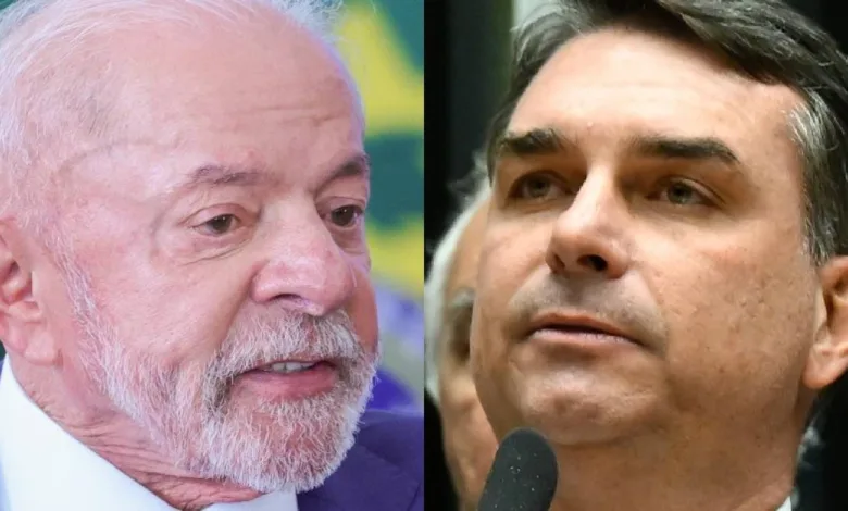 Lula e Flávio Bolsonaro em fotos oficiais lado a lado.