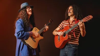 Atores no palco durante apresentação do espetáculo Moraes Musical Moreira
