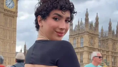 Influenciador Foxy Alex posa com visual femboy