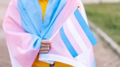 Público reunido em manifestação da Marcha Trans