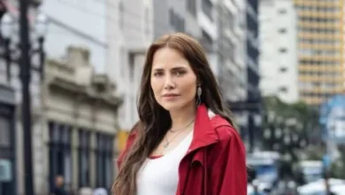 Leticia Colin como Adriana em Quem Ama Cuida