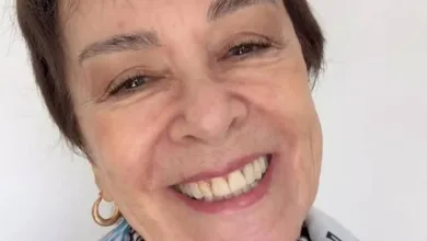 A atriz Nívea Maria sorrindo em evento público